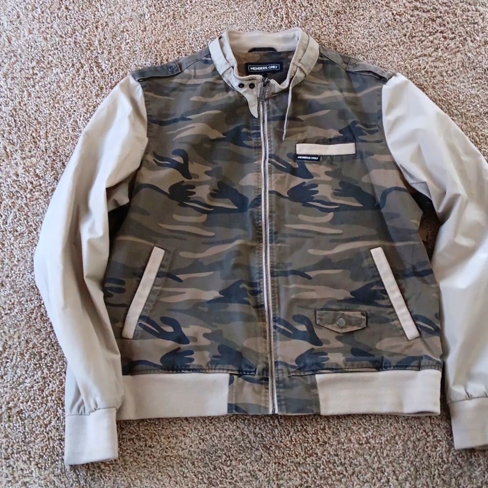 Member only Jacket Normal Wear and tear it camouflage?